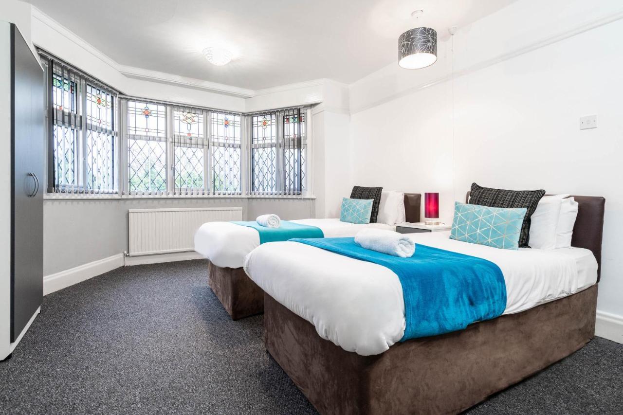 5 Bedroom House - 11 Guests - Garden - Wifi - Smart Tv - Top Rated - Large Driveway 4 Multiple Vehicles - Perfect For Contractors Birmingham Luaran gambar