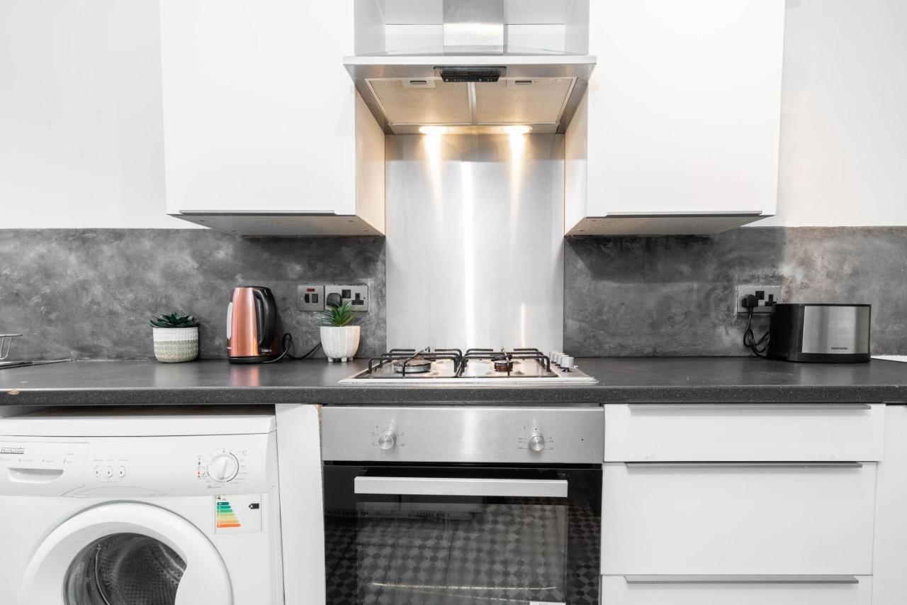 5 Bedroom House - 11 Guests - Garden - Wifi - Smart Tv - Top Rated - Large Driveway 4 Multiple Vehicles - Perfect For Contractors Birmingham Luaran gambar