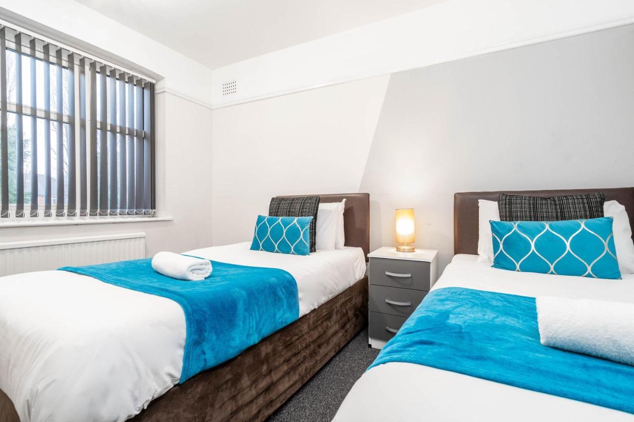 5 Bedroom House - 11 Guests - Garden - Wifi - Smart Tv - Top Rated - Large Driveway 4 Multiple Vehicles - Perfect For Contractors Birmingham Luaran gambar