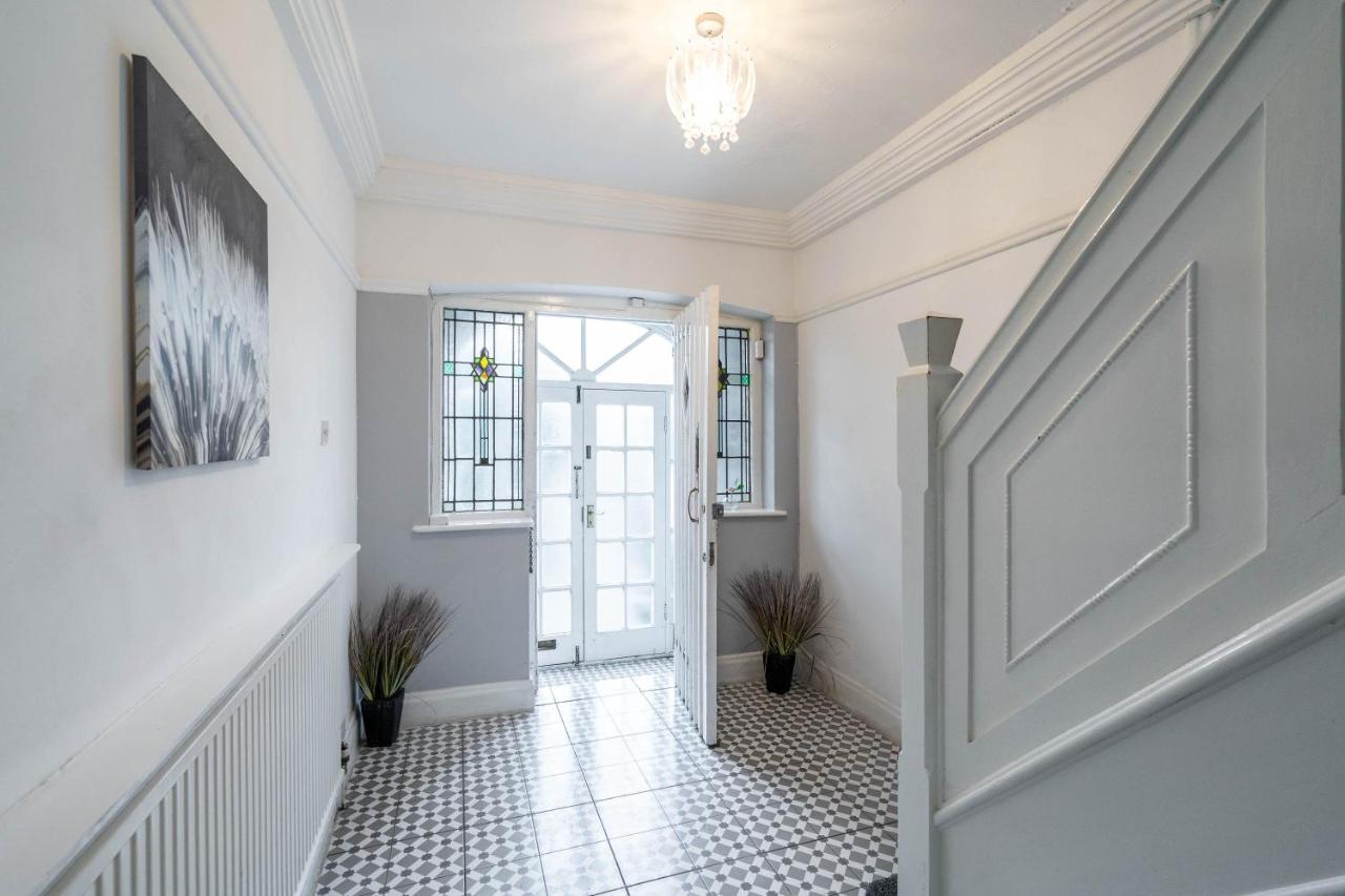 5 Bedroom House - 11 Guests - Garden - Wifi - Smart Tv - Top Rated - Large Driveway 4 Multiple Vehicles - Perfect For Contractors Birmingham Luaran gambar