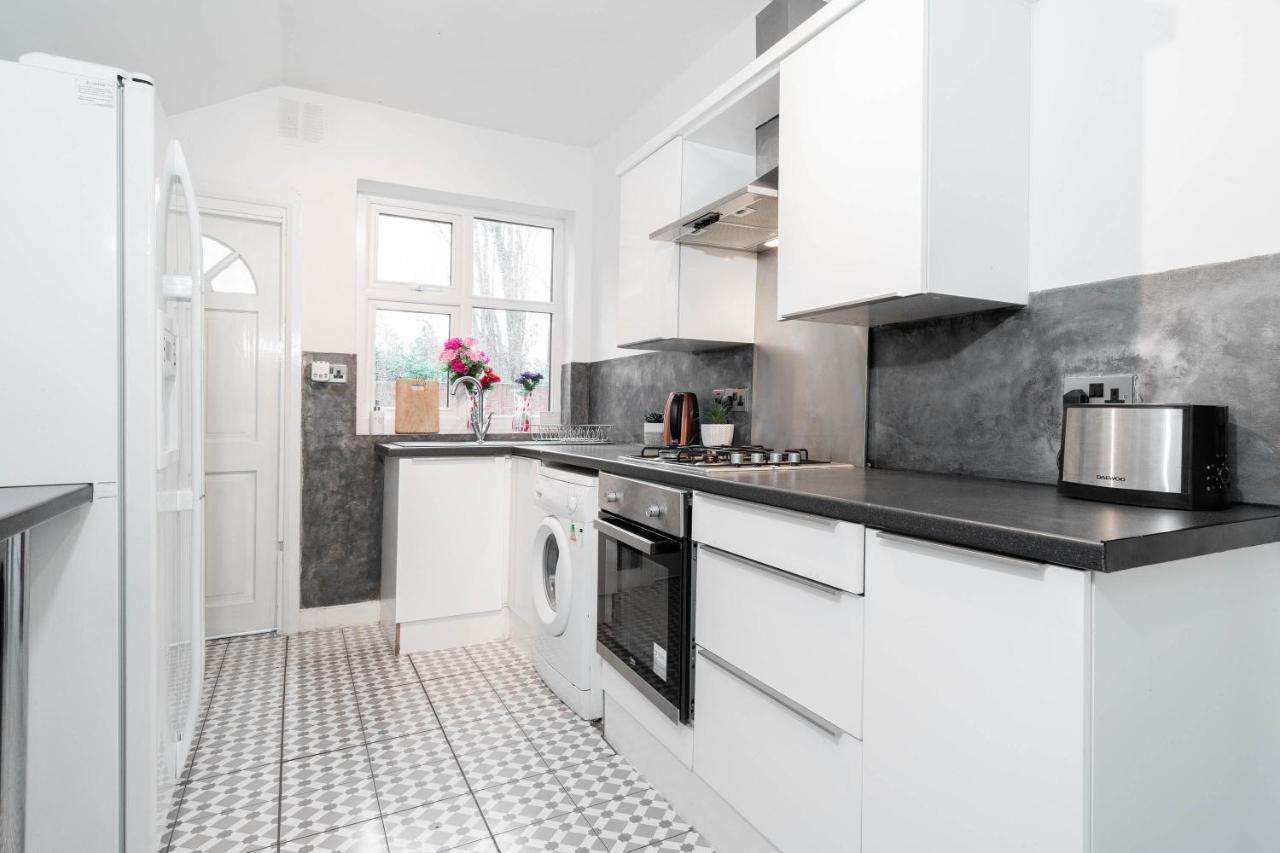 5 Bedroom House - 11 Guests - Garden - Wifi - Smart Tv - Top Rated - Large Driveway 4 Multiple Vehicles - Perfect For Contractors Birmingham Luaran gambar